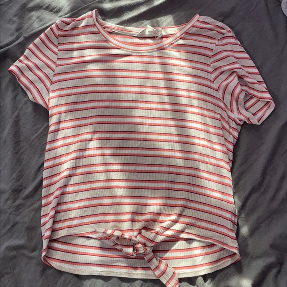 shortsleeved shirt that ties in front